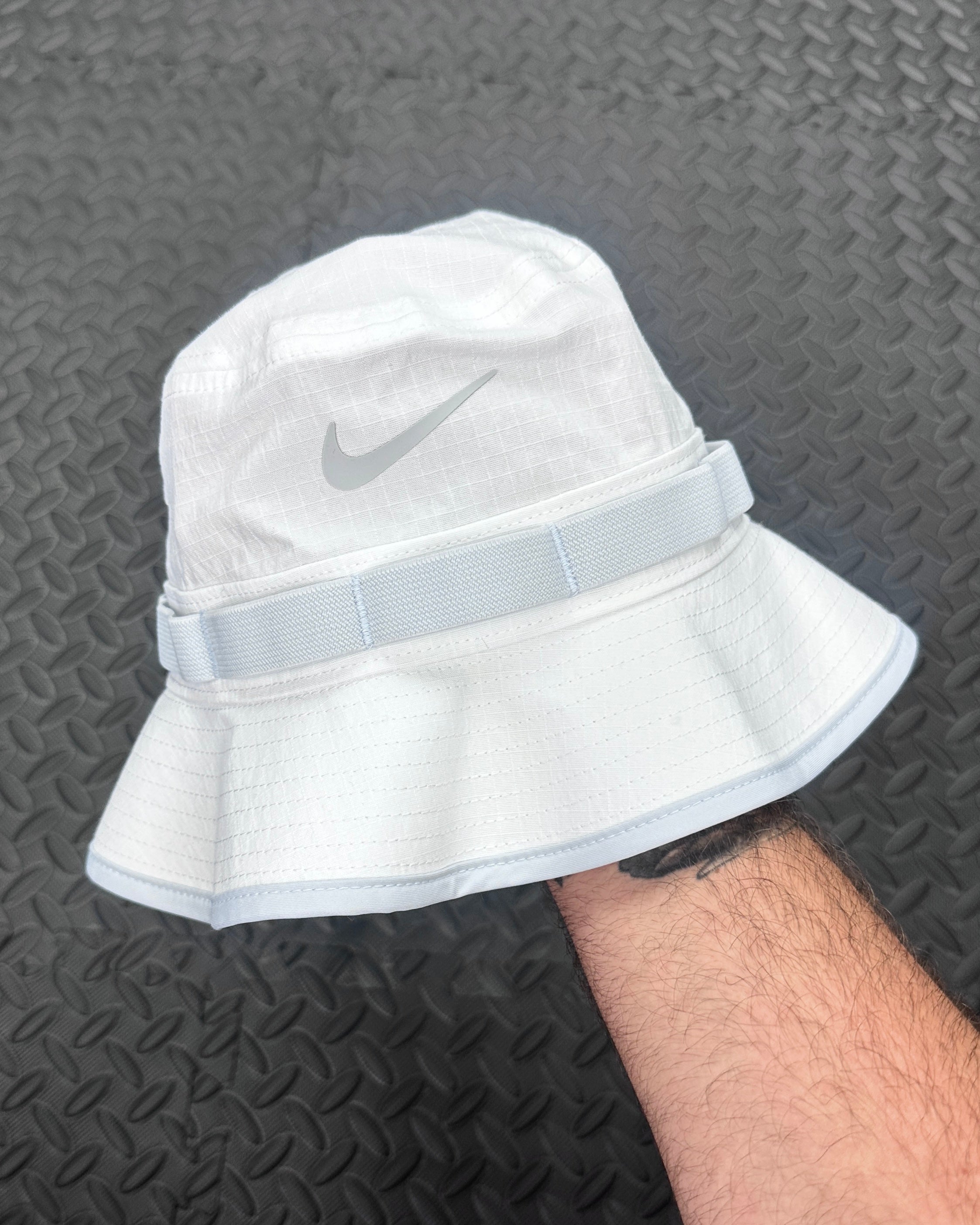BOONEY BUCKET HAT ‘WHITE’
