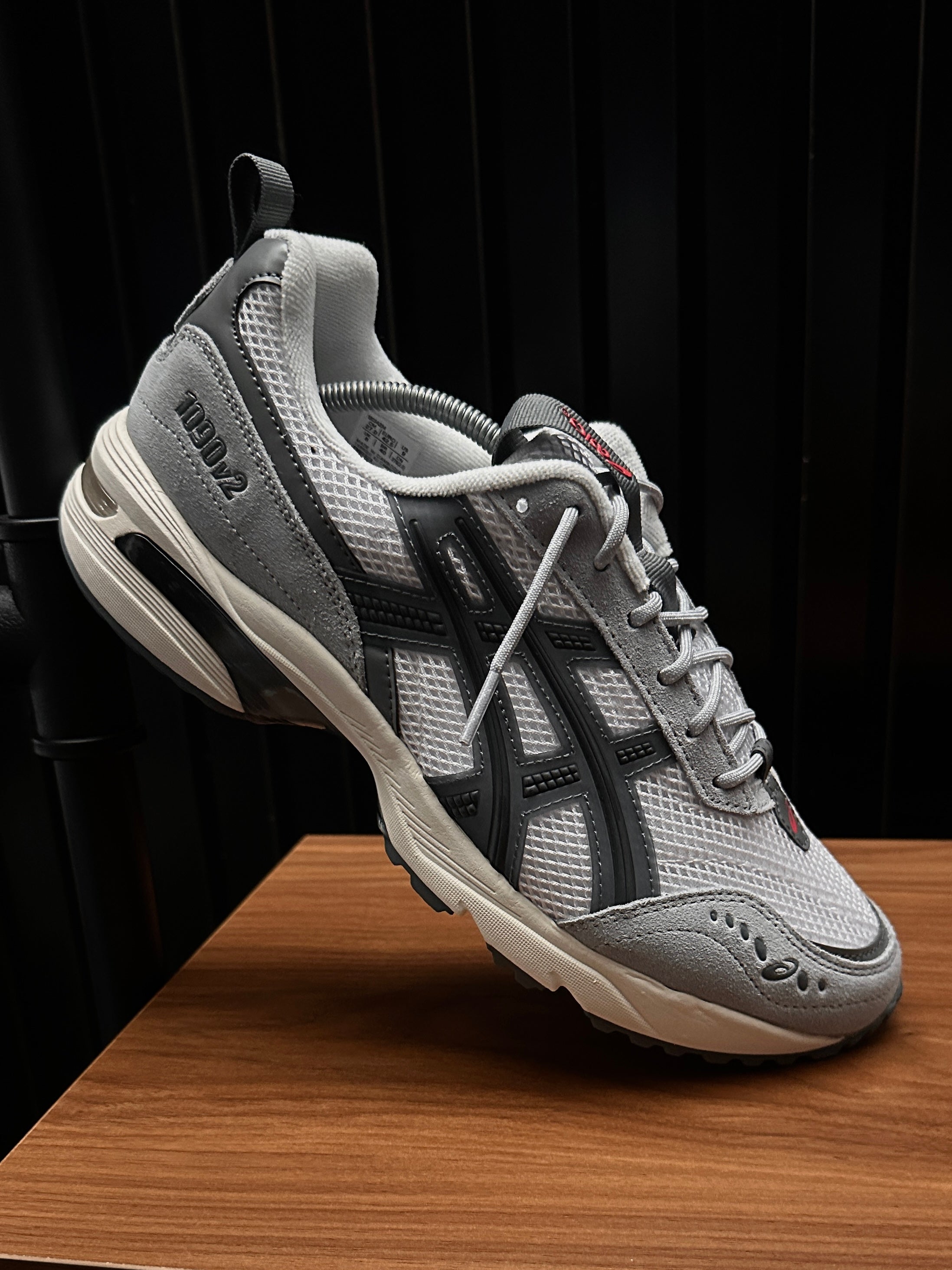 ASICS GEL V2 1090 WHITE/STEEL GREY
