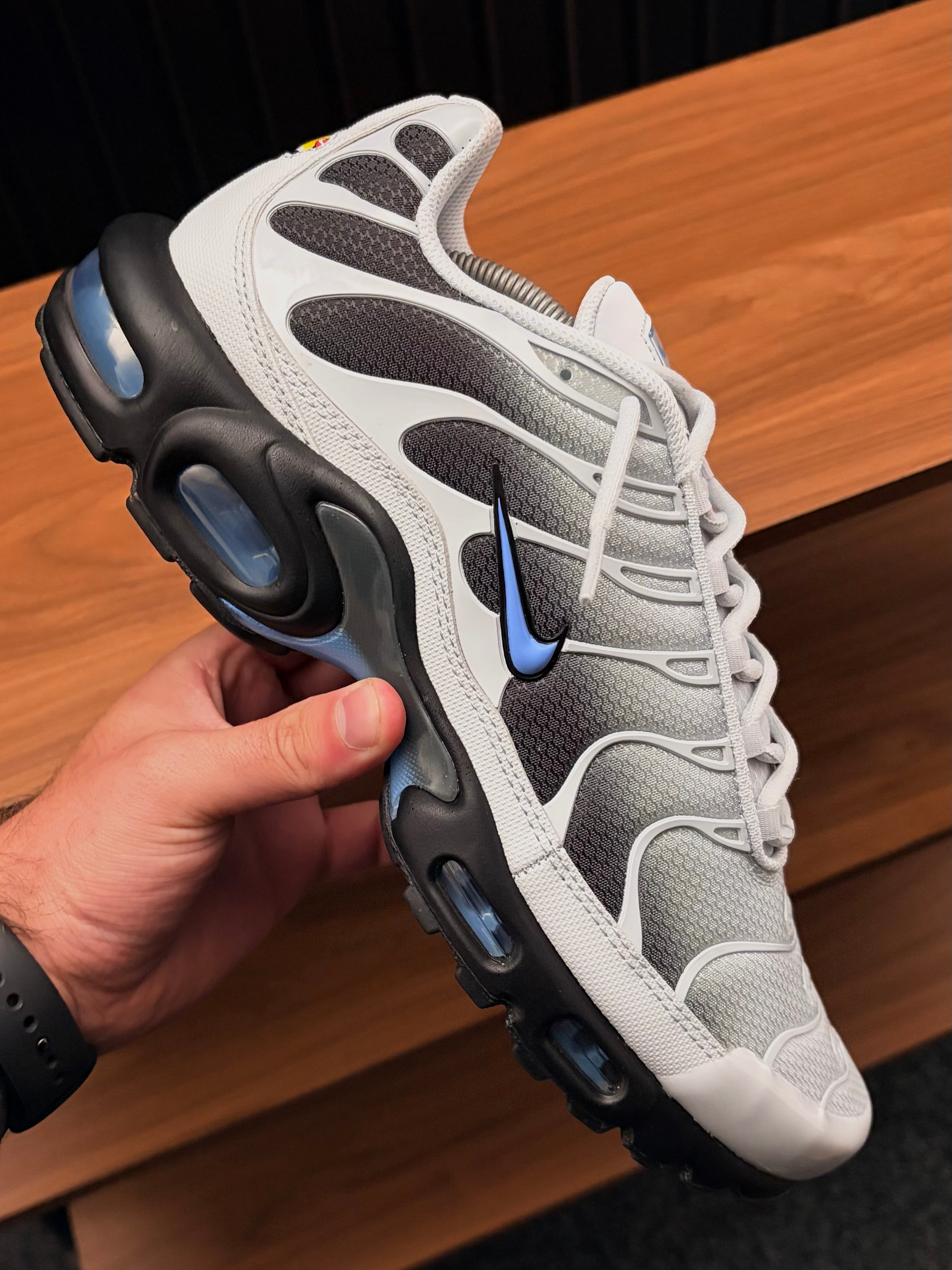 grey blue tns