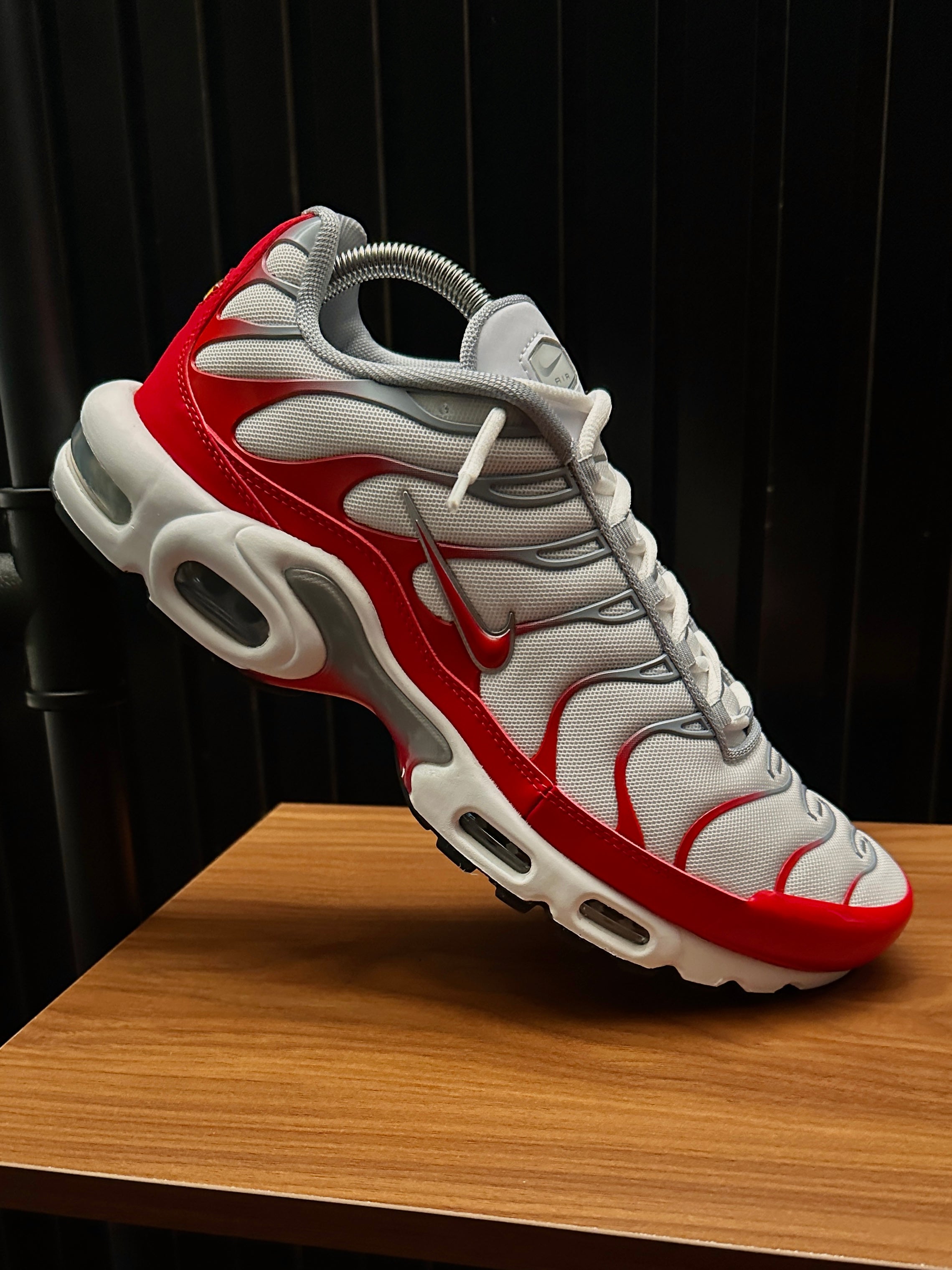 NIKE AIR MAX PLUS TN WHITE/UNI RED