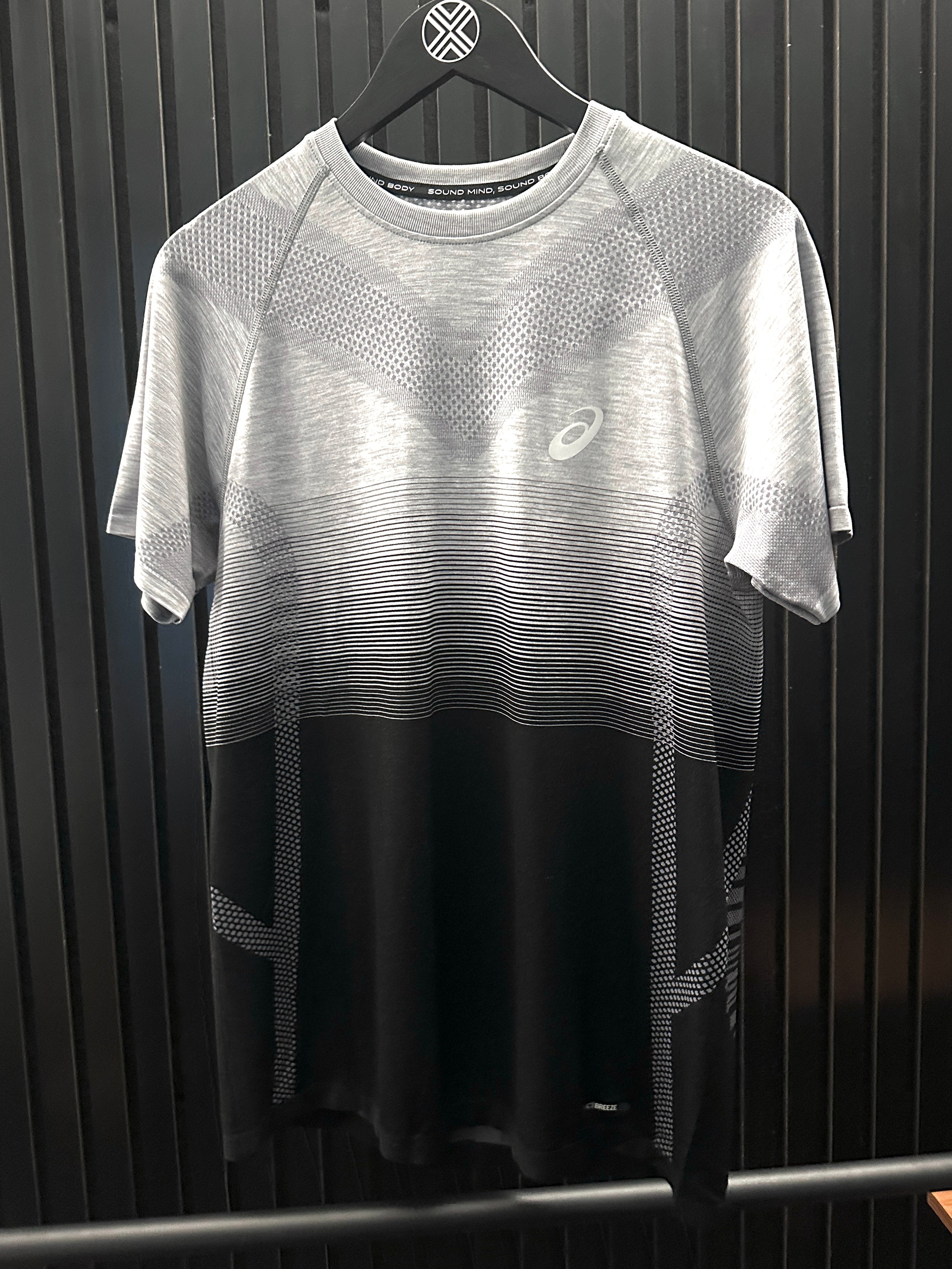 SEAMLESS T-SHIRT ‘GREY/BLACK’