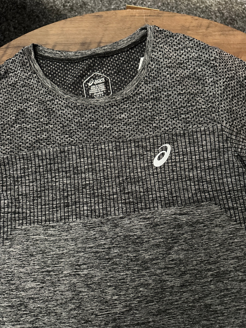 ASICS RACE SEAMLESS T-SHIRT CARRIER GREY