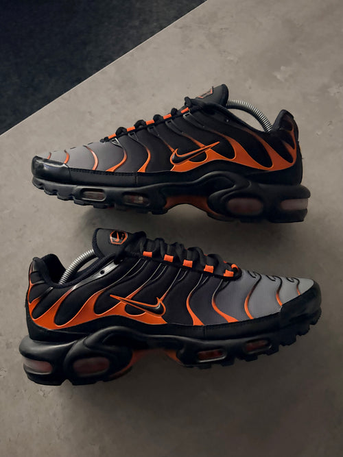 *PRE OWNED* NIKE AIR MAX PLUS TN ORANGE DRACULA