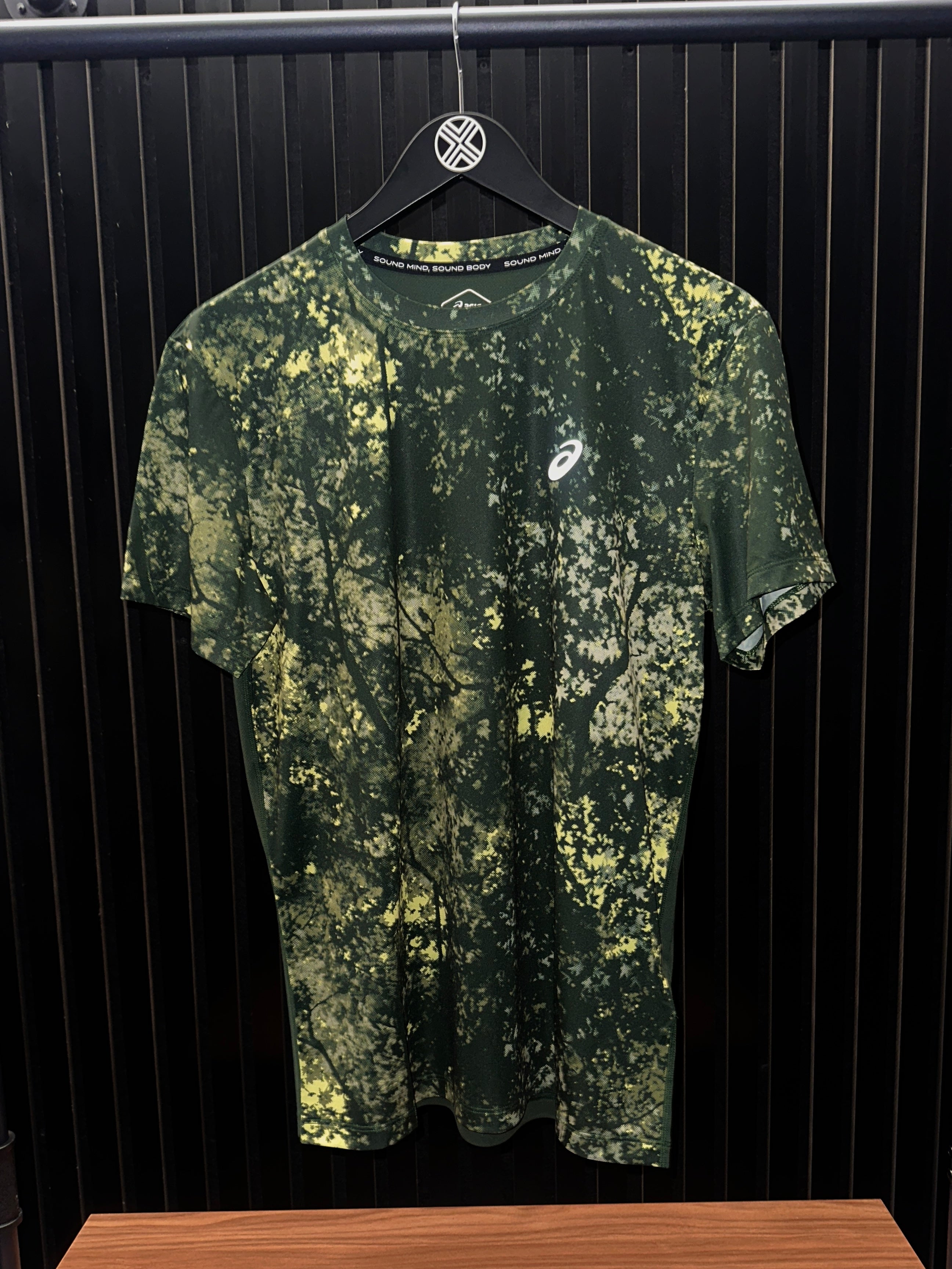 ALL OVER PRINT ‘FOREST GREEN’