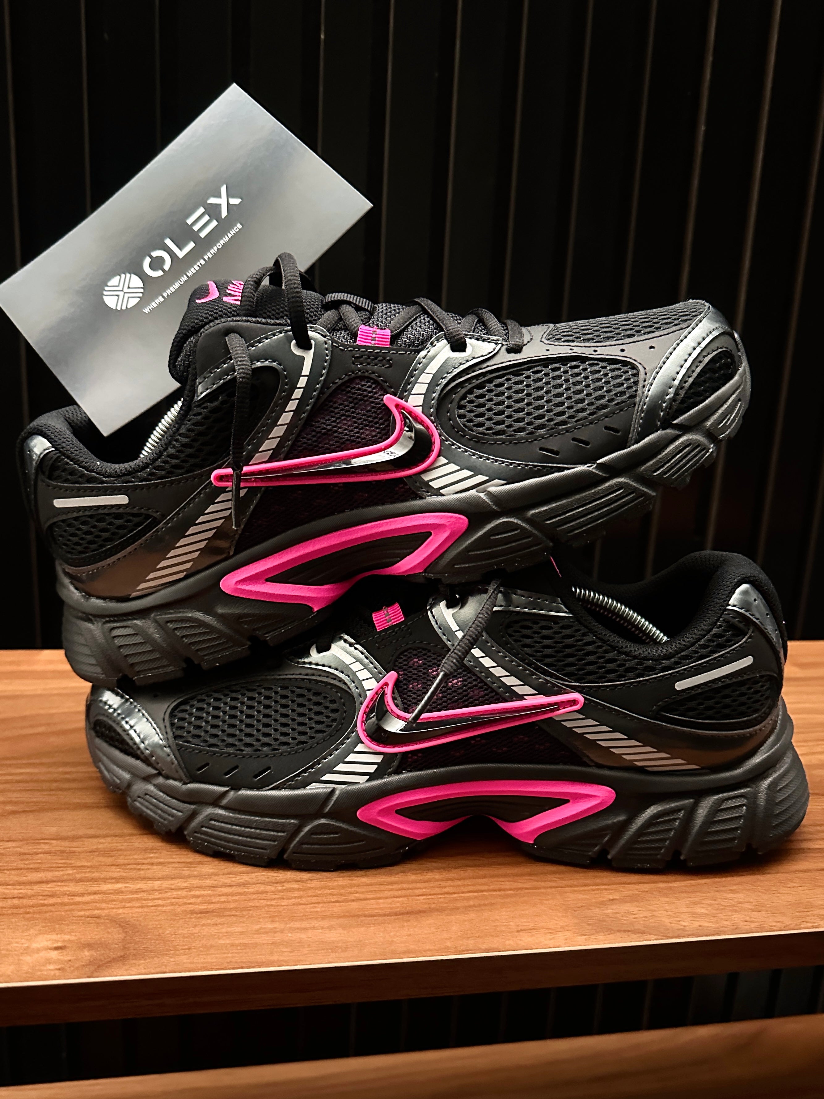 V5 RUNNER ‘BLACK/PINK BLAST’