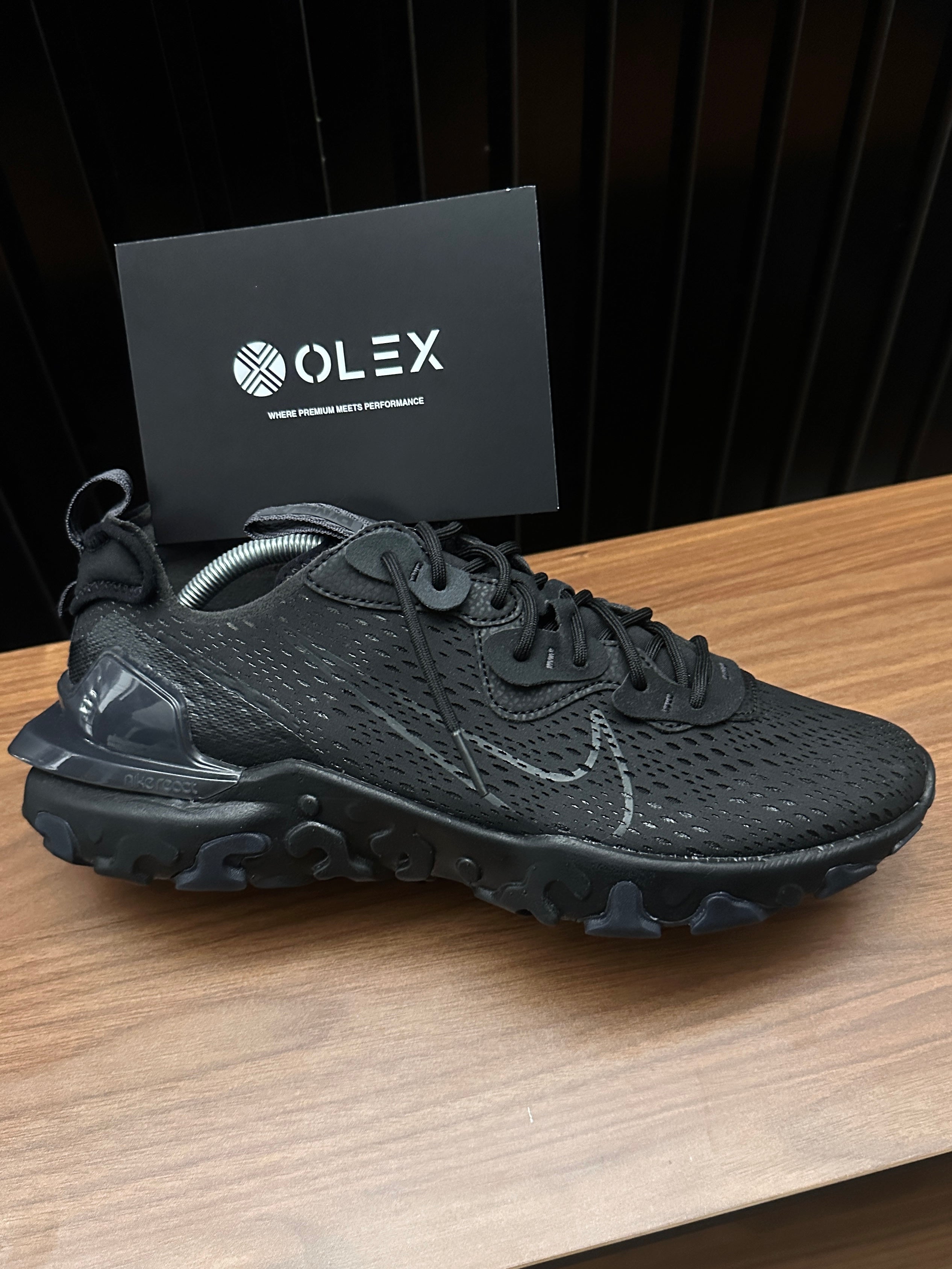 REACT VISION ‘BLACK’