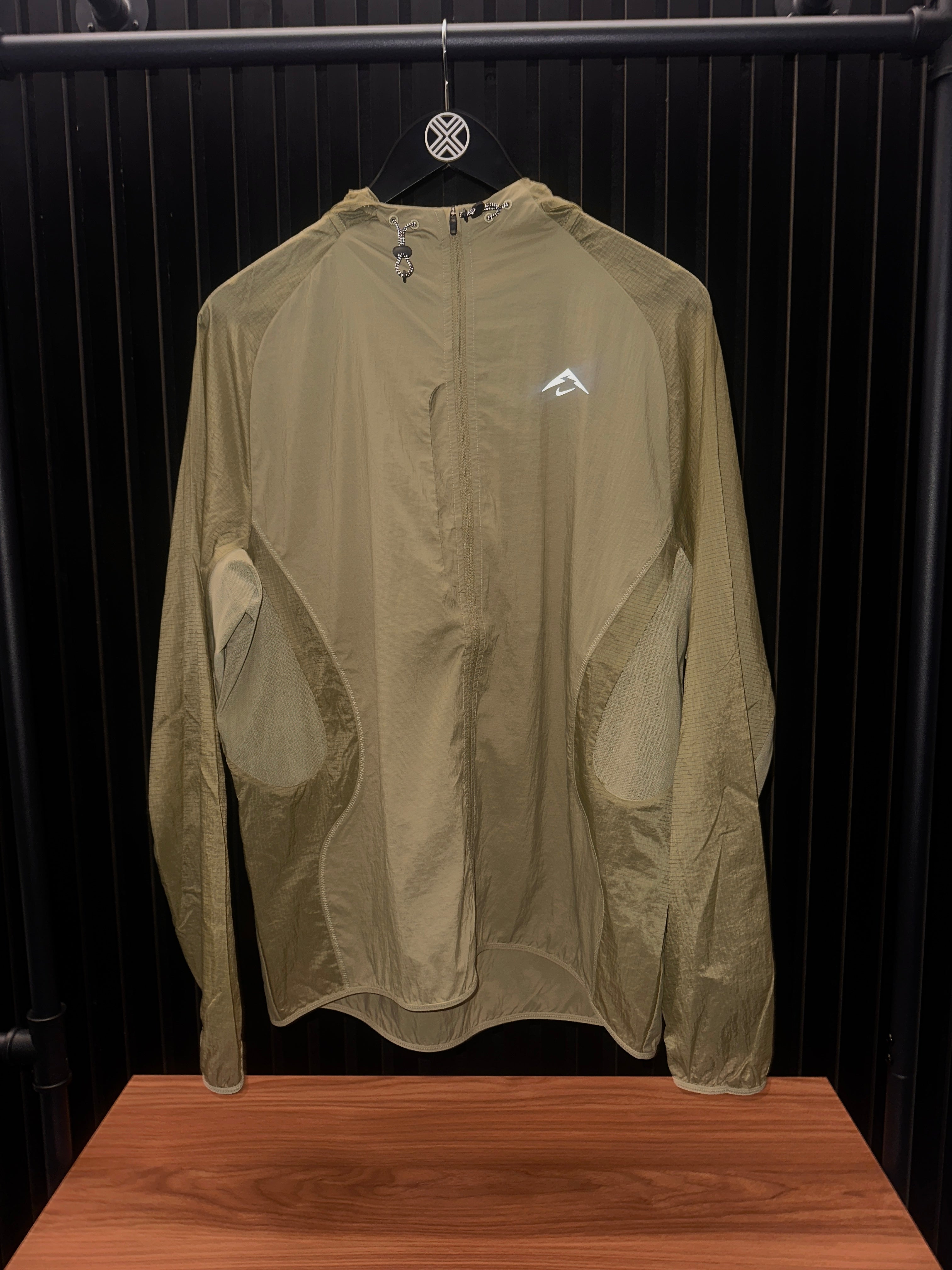 TRAIL AIREEZ WINDRUNNER ‘NEUTRAL OLIVE’