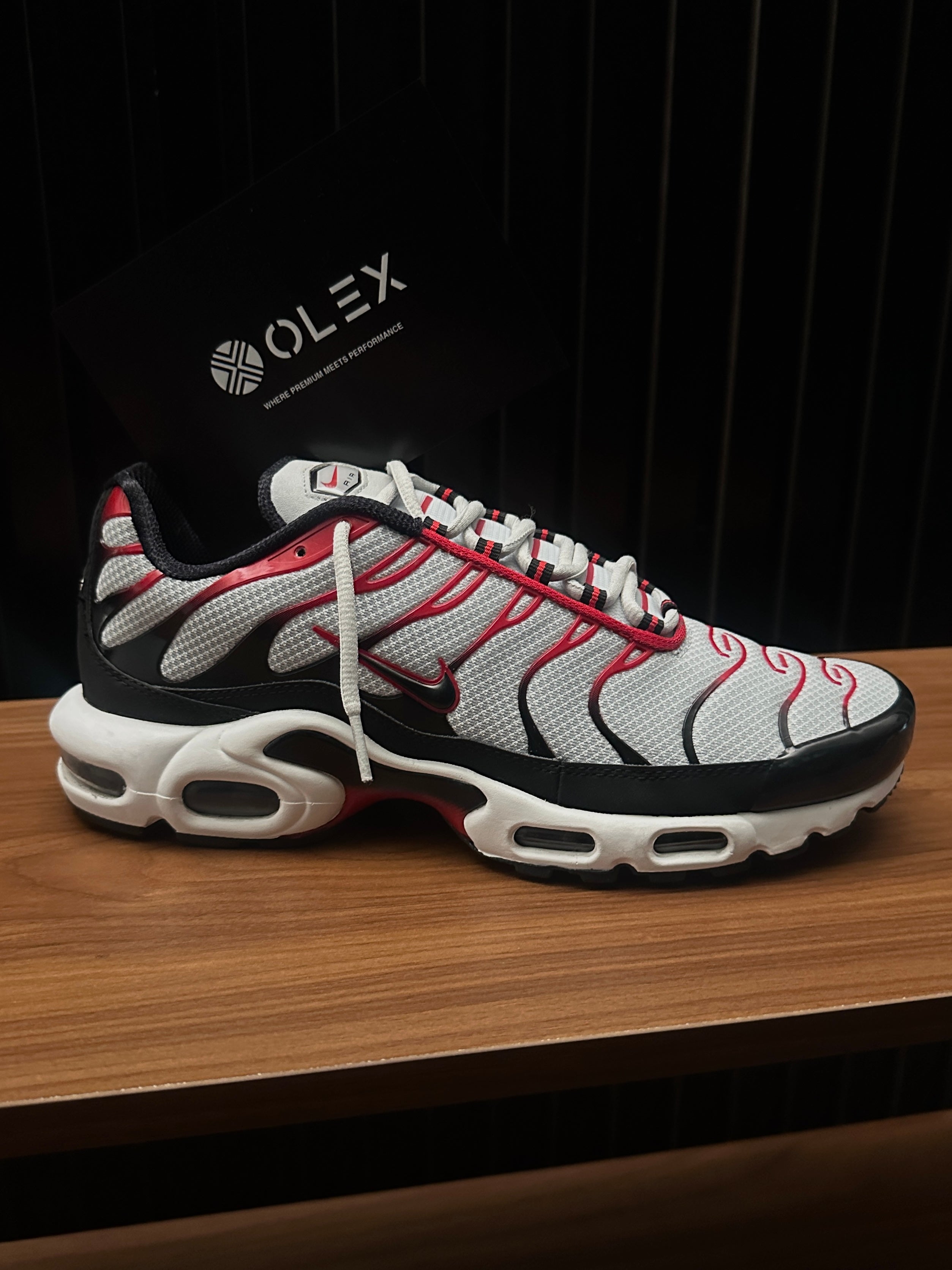 NIKE AIR MAX PLUS TN PURE PLATINUM/UNI RED
