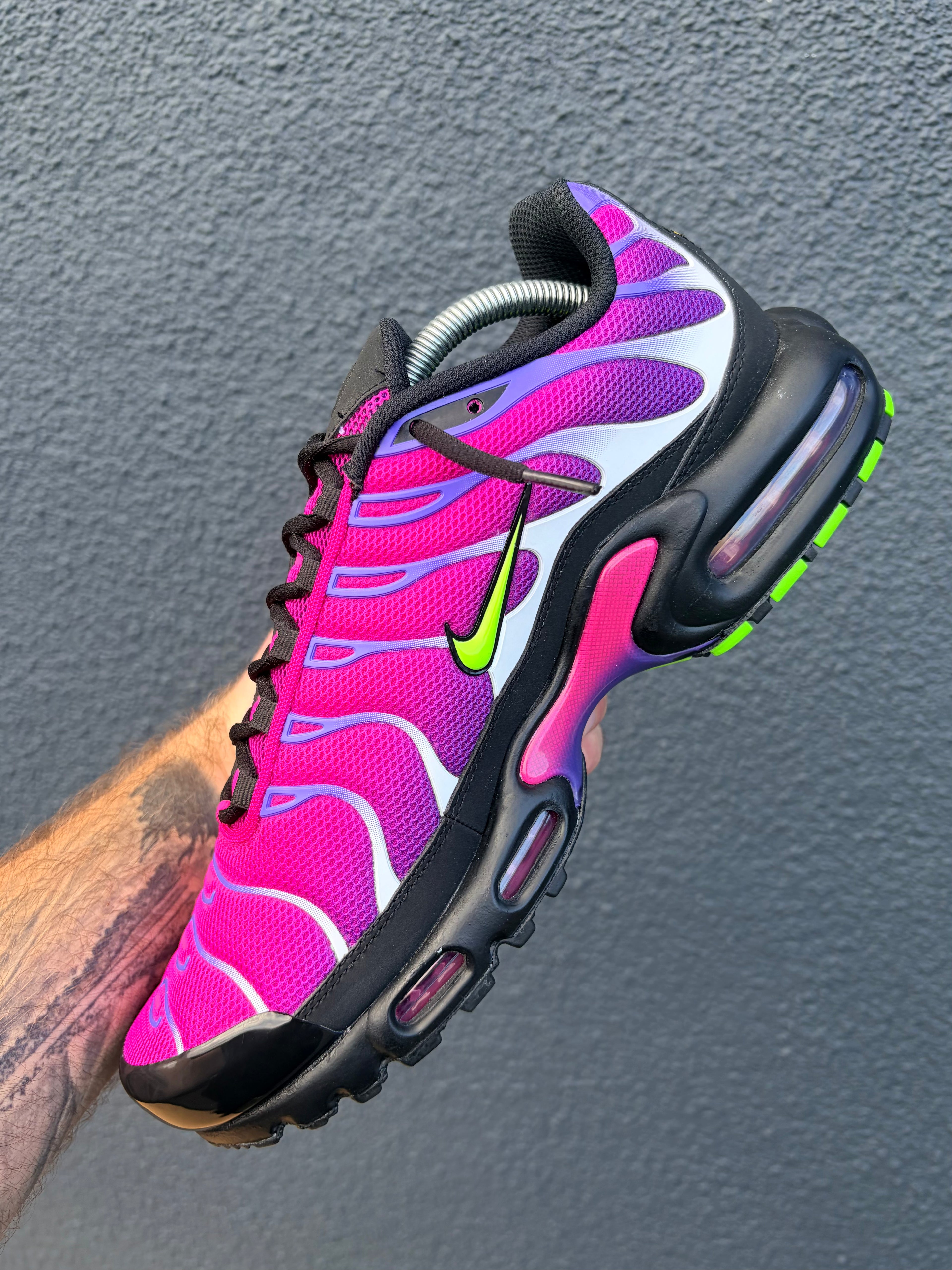 NIKE AIR MAX PLUS TN FIREBERRY