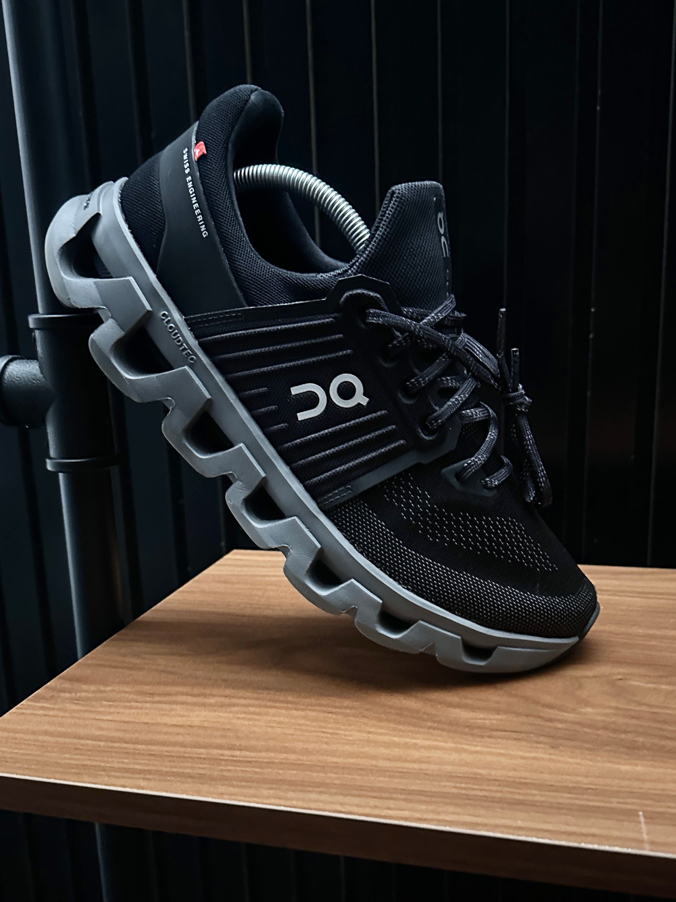 ON RUNNING CLOUDSWIFT 4 AD BLACK/GREY