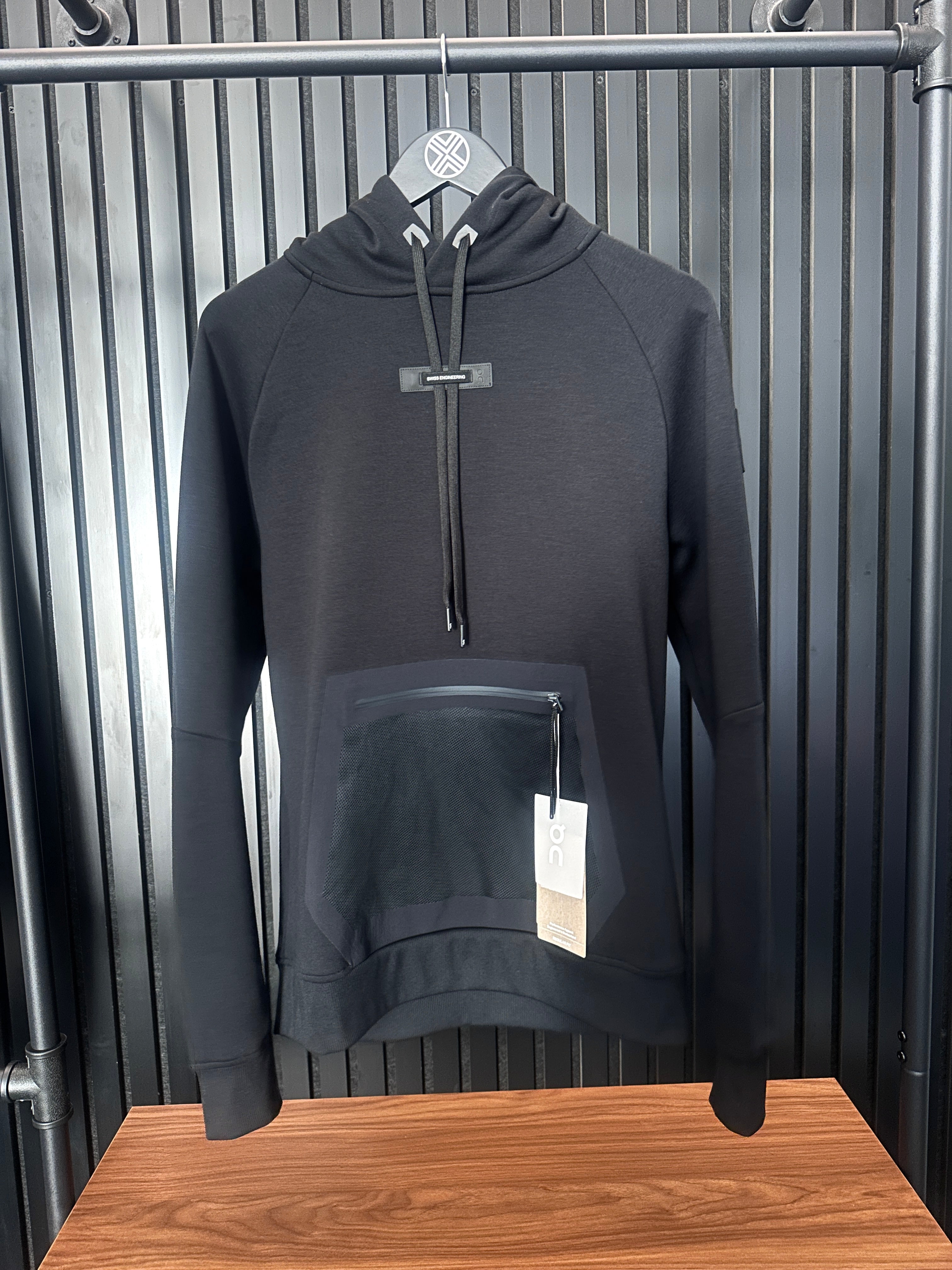 ON RUNNING CORE HOODIE BLACK