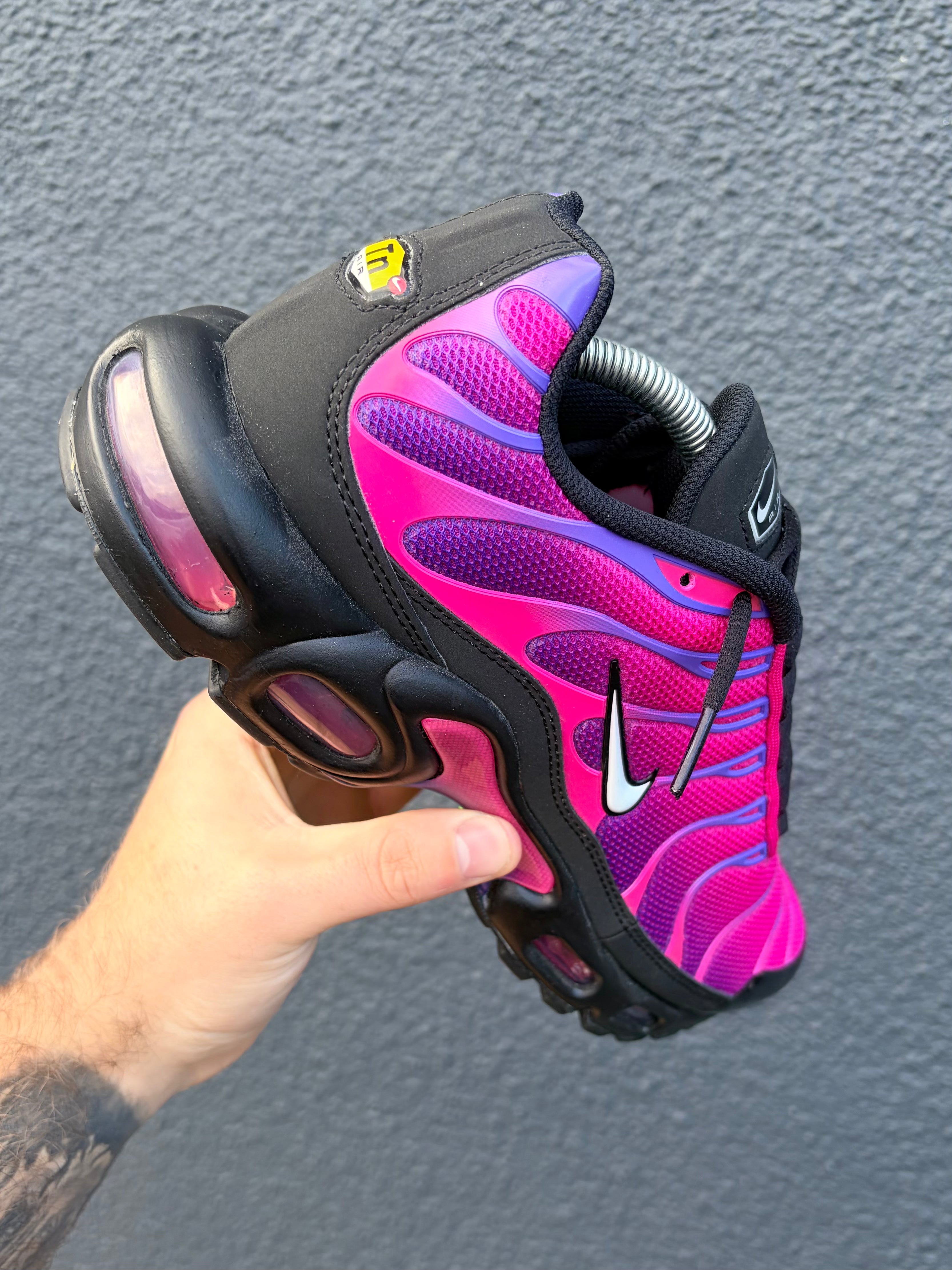 NIKE AIR MAX PLUS TN FIREBERRY