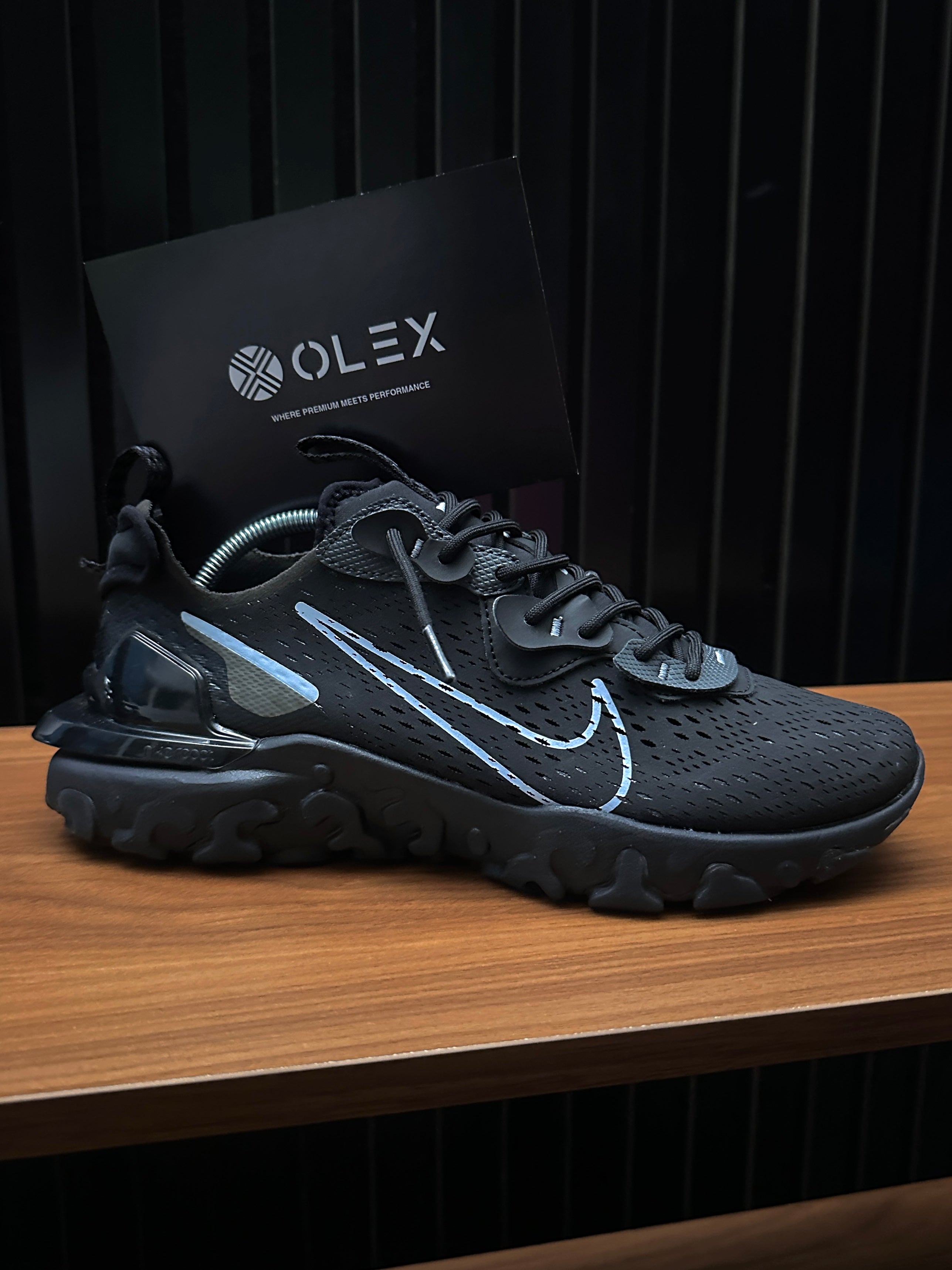 REACT VISION ‘BLACK/CELESTINE BLUE’