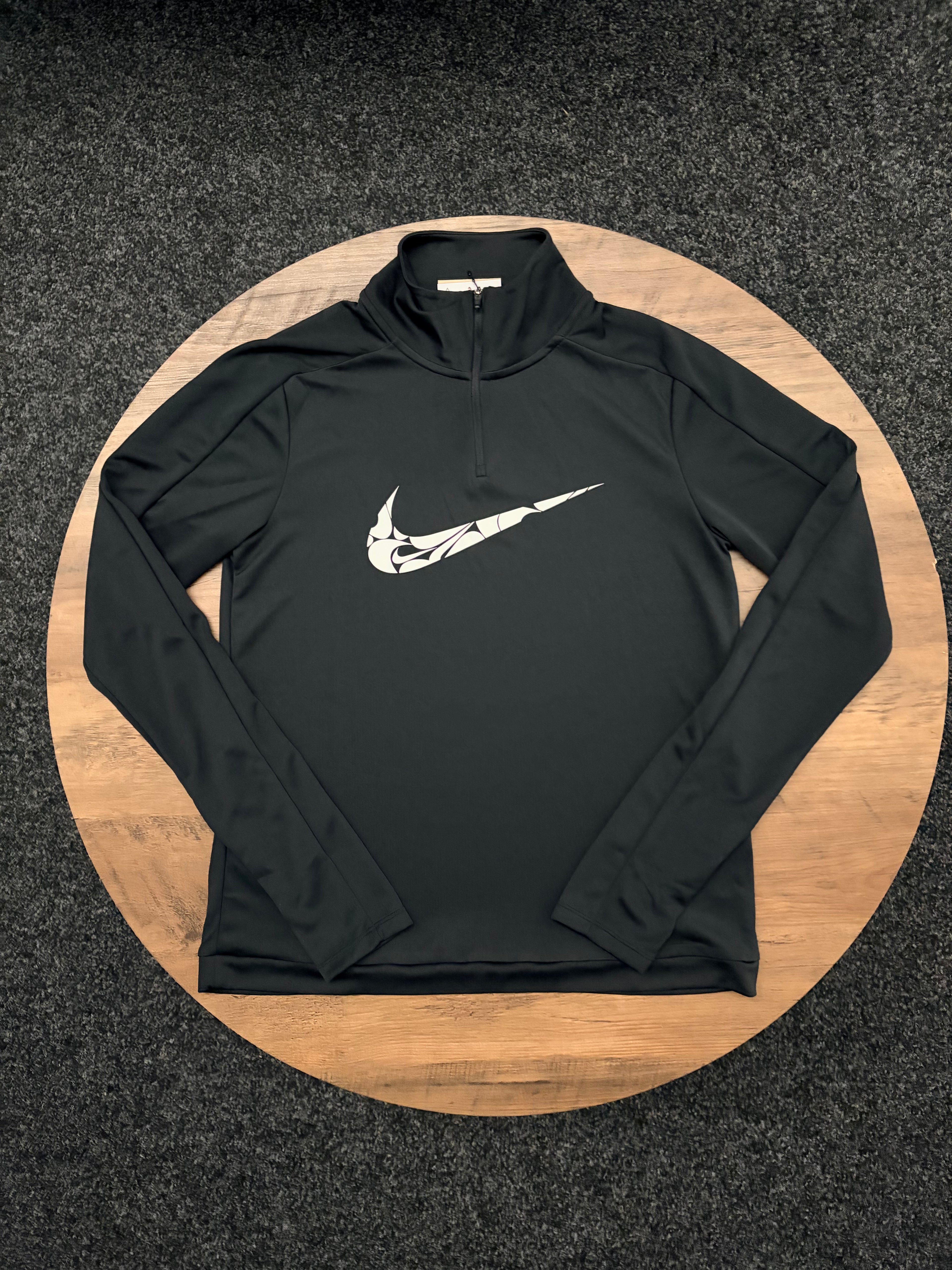 NIKE WOMENS SWOOSH 1/2 ZIP BLACK/WHITE