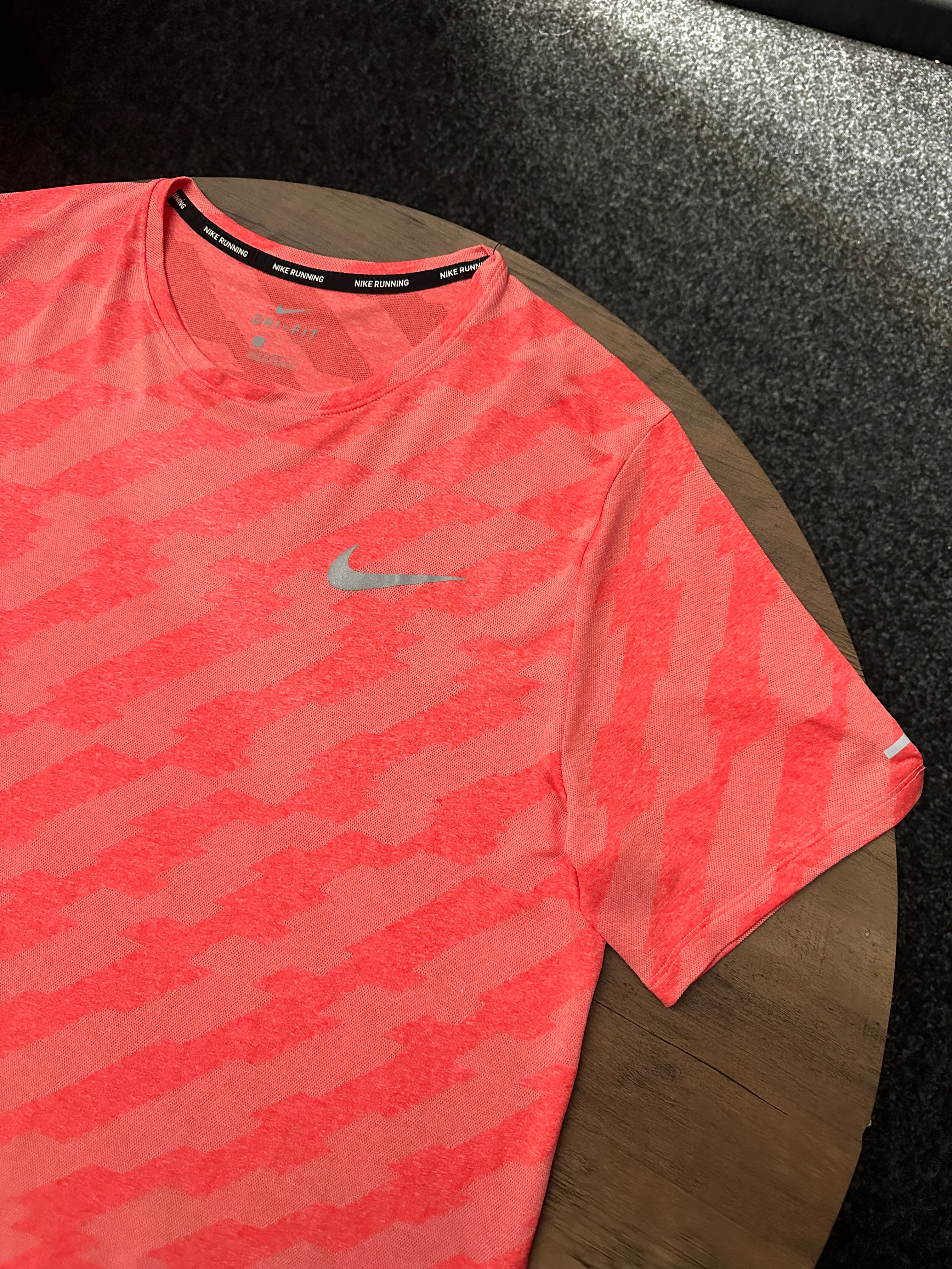 NIKE JACQUARD MILER BRIGHT CRIMSON